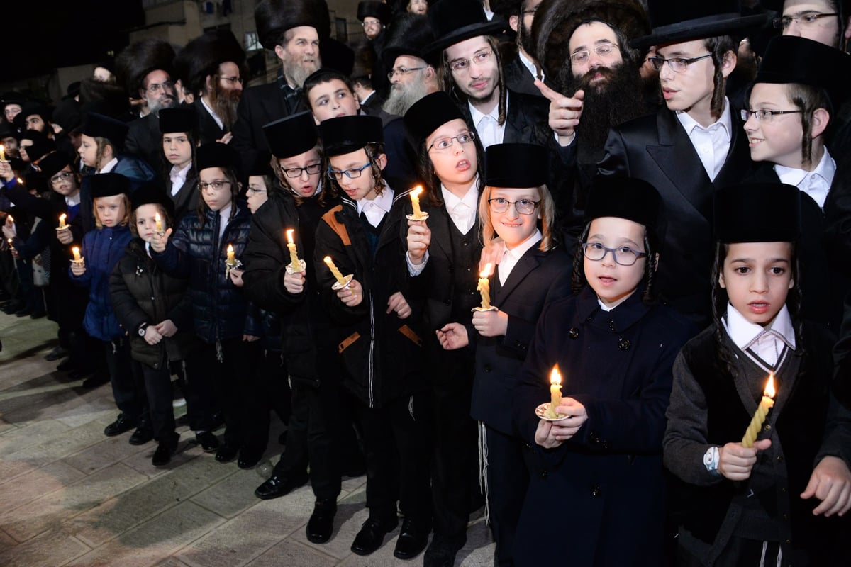 חתונת בתו הצעירה של הרבי מנדבורנה. צפו