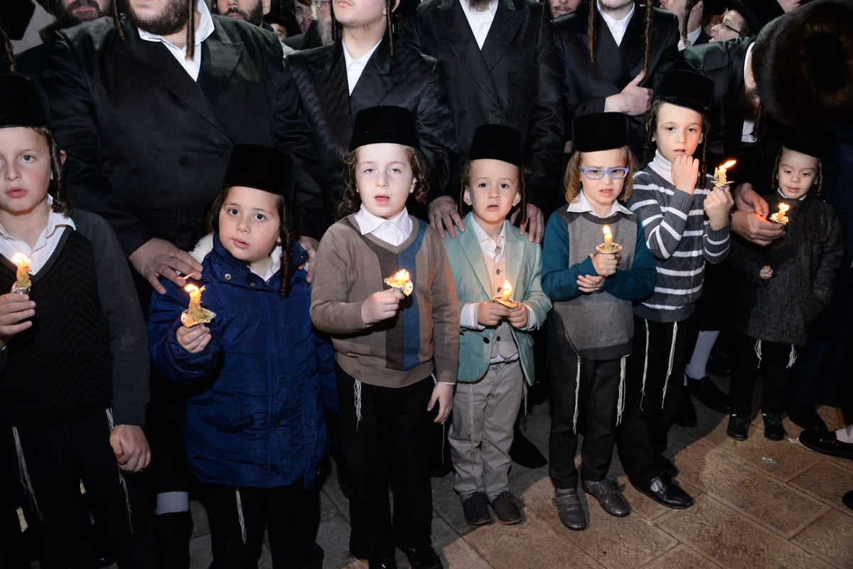 חתונת בתו הצעירה של הרבי מנדבורנה. צפו