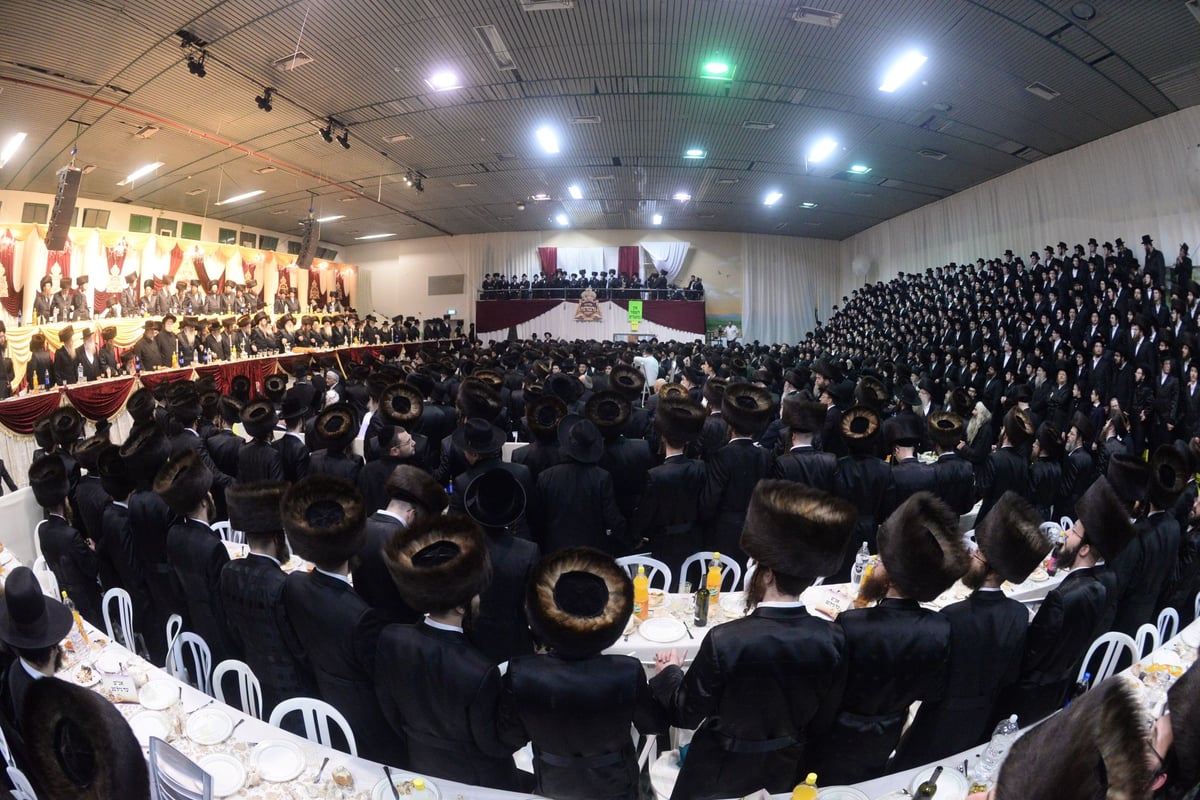 חתונת בתו הצעירה של הרבי מנדבורנה. צפו