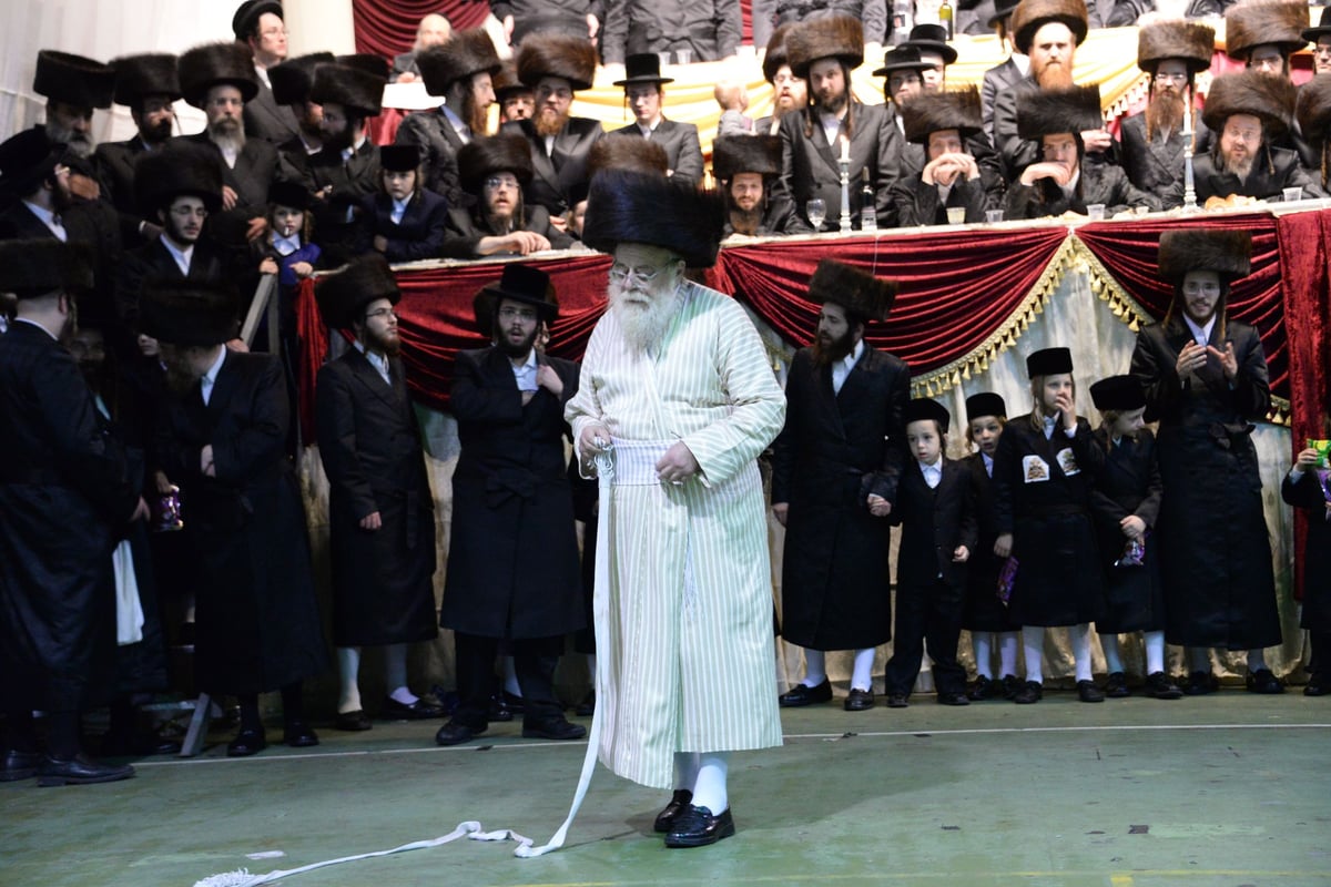 חתונת בתו הצעירה של הרבי מנדבורנה. צפו