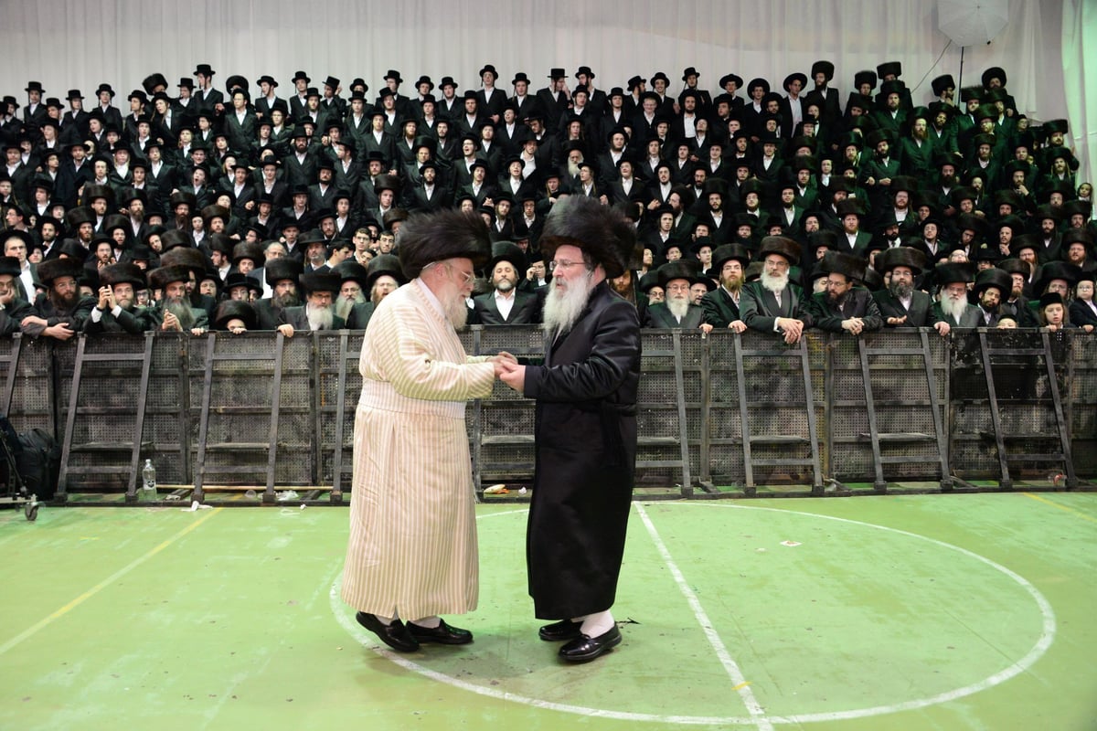 חתונת בתו הצעירה של הרבי מנדבורנה. צפו