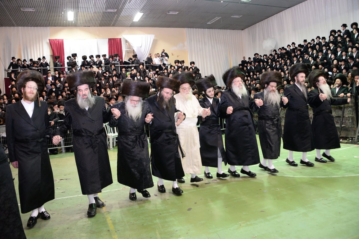 חתונת בתו הצעירה של הרבי מנדבורנה. צפו