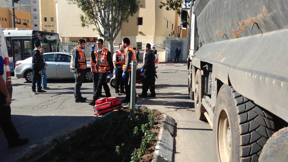 הולך רגל נפגע בינוני ממשאית בבני ברק