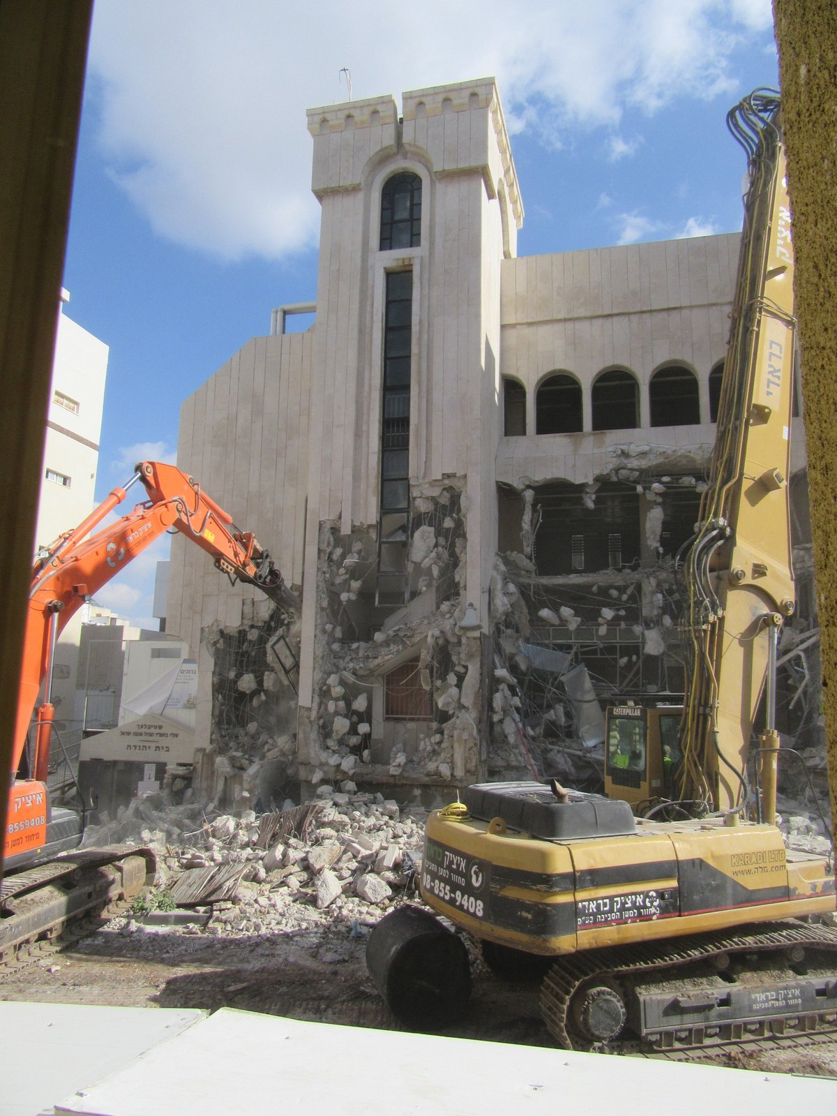 היסטוריה בחסידות ויז'ניץ: החלה הסרת בית המדרש הגדול