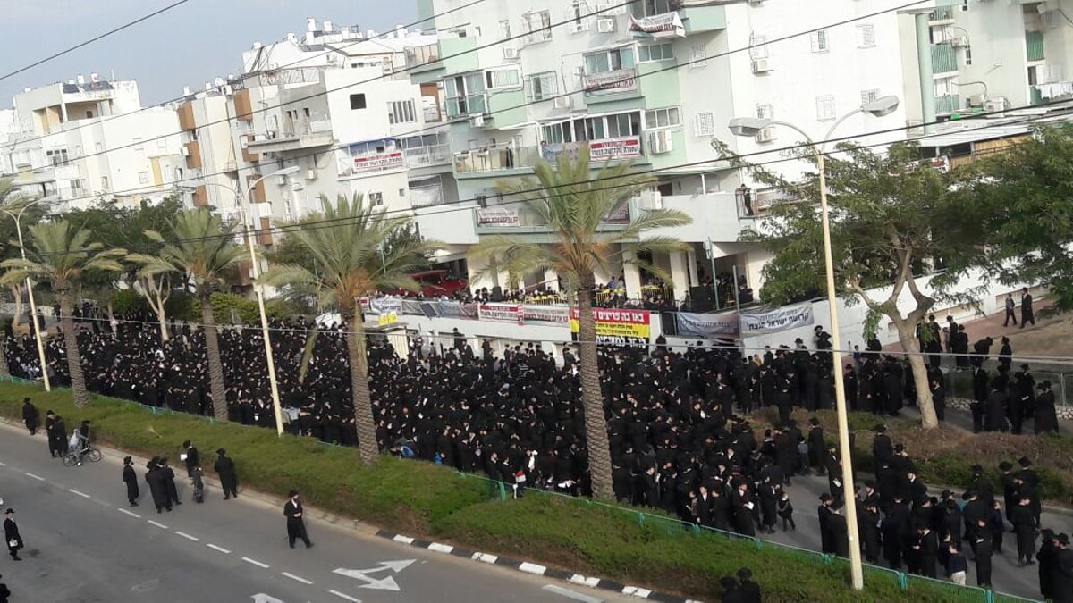 תיעוד: עצרת המחאה של חסידות גור באשדוד