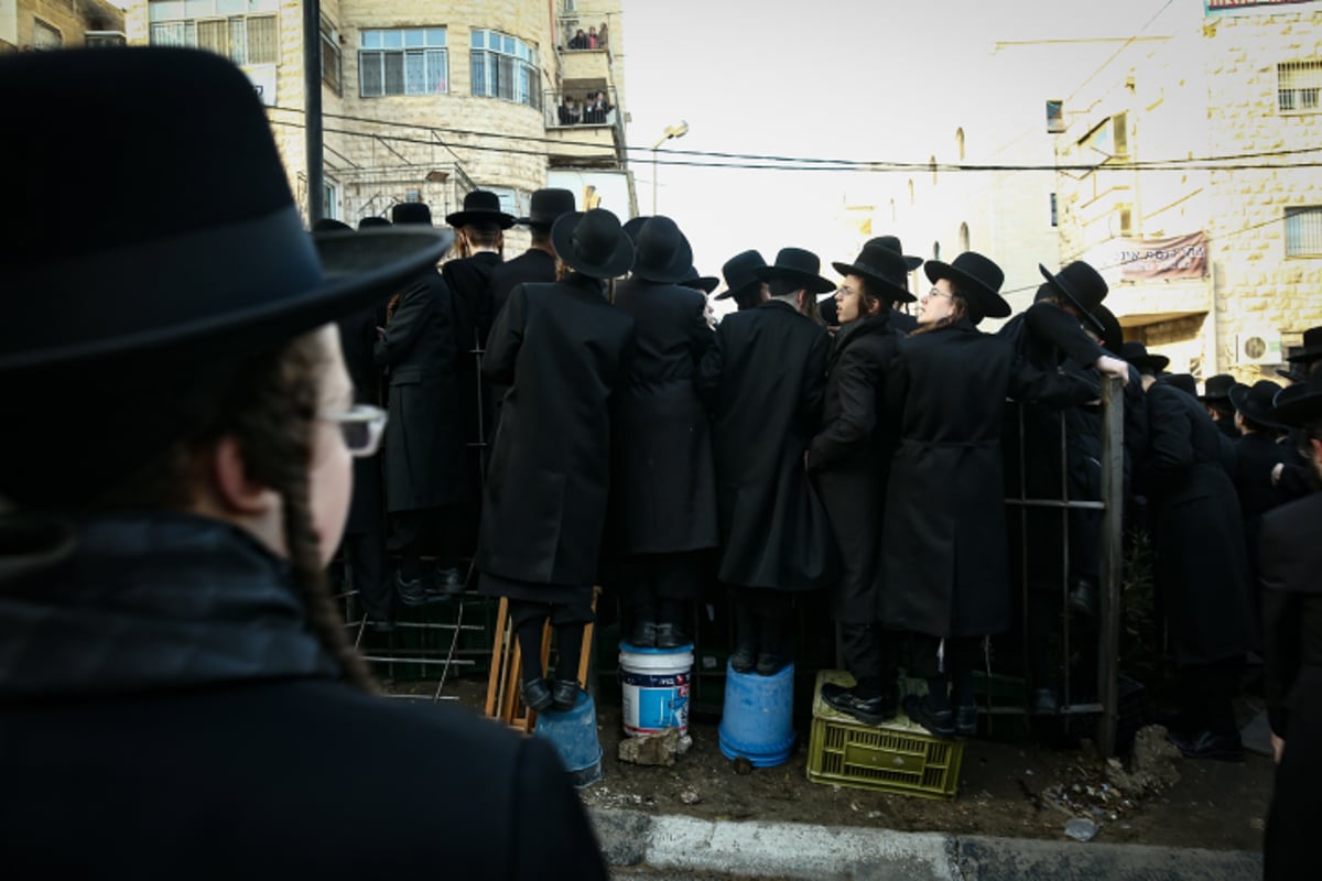 צפו בגלריה: מפגן הכוח של רבבות חסידי גור בירושלים