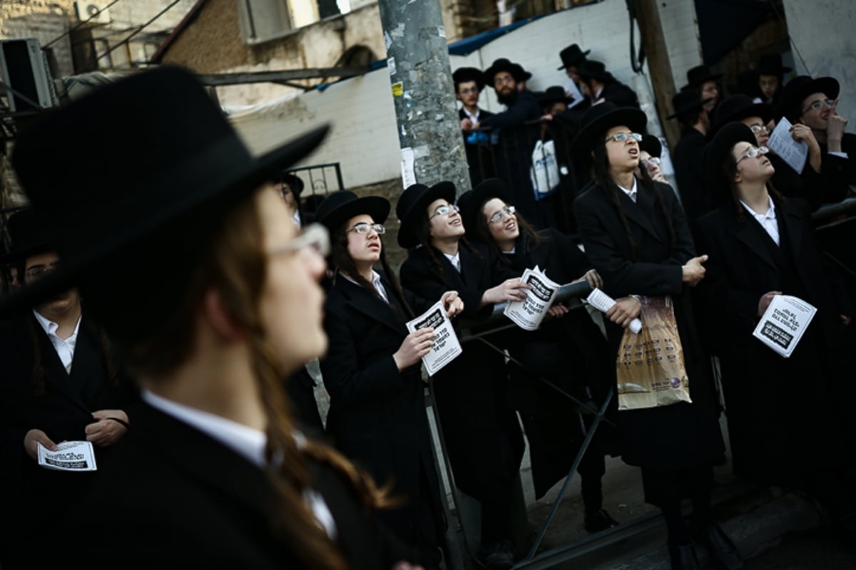 צפו בגלריה: מפגן הכוח של רבבות חסידי גור בירושלים