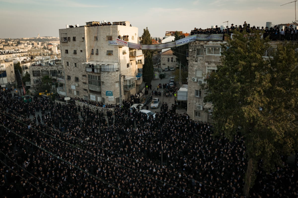 צפו בגלריה: מפגן הכוח של רבבות חסידי גור בירושלים