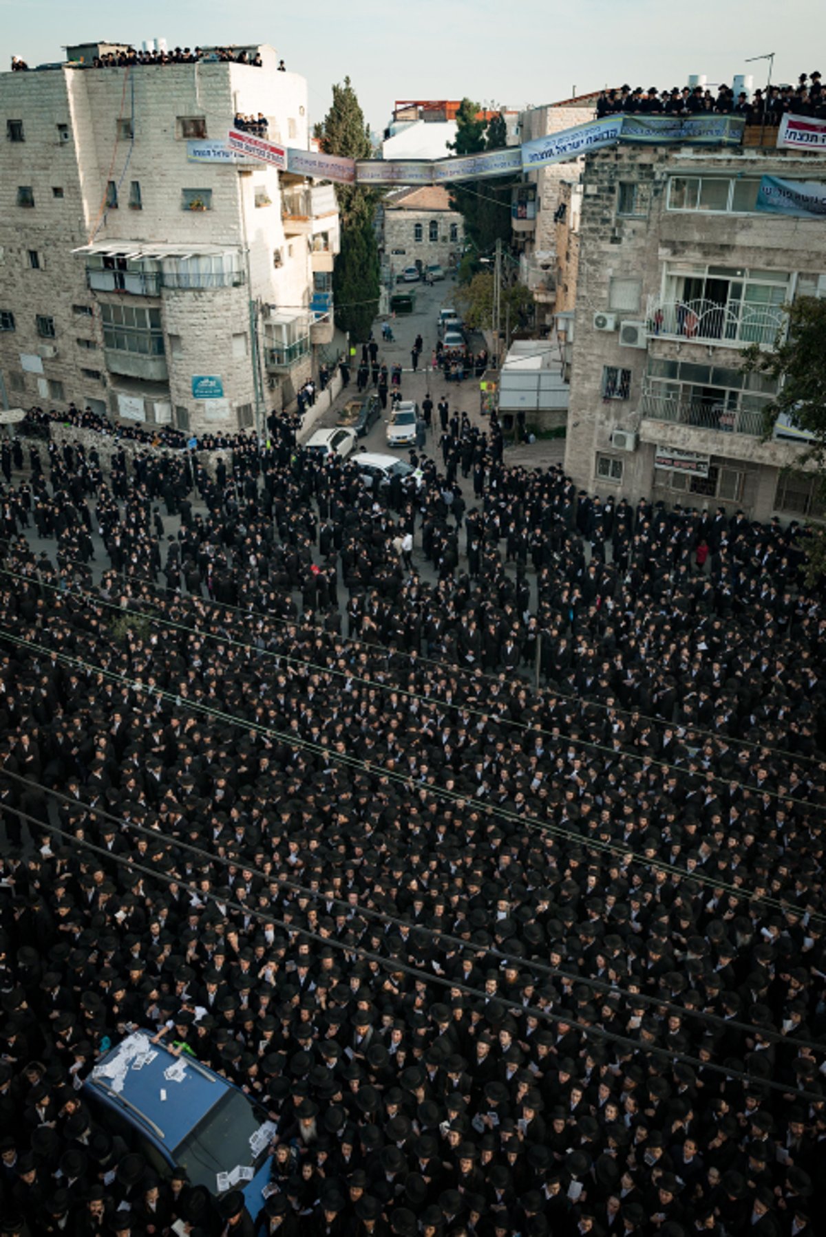 צפו בגלריה: מפגן הכוח של רבבות חסידי גור בירושלים