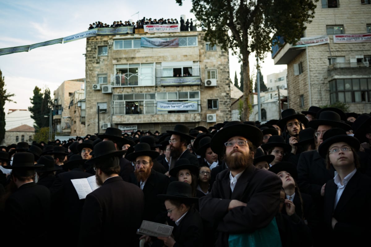 צפו בגלריה: מפגן הכוח של רבבות חסידי גור בירושלים