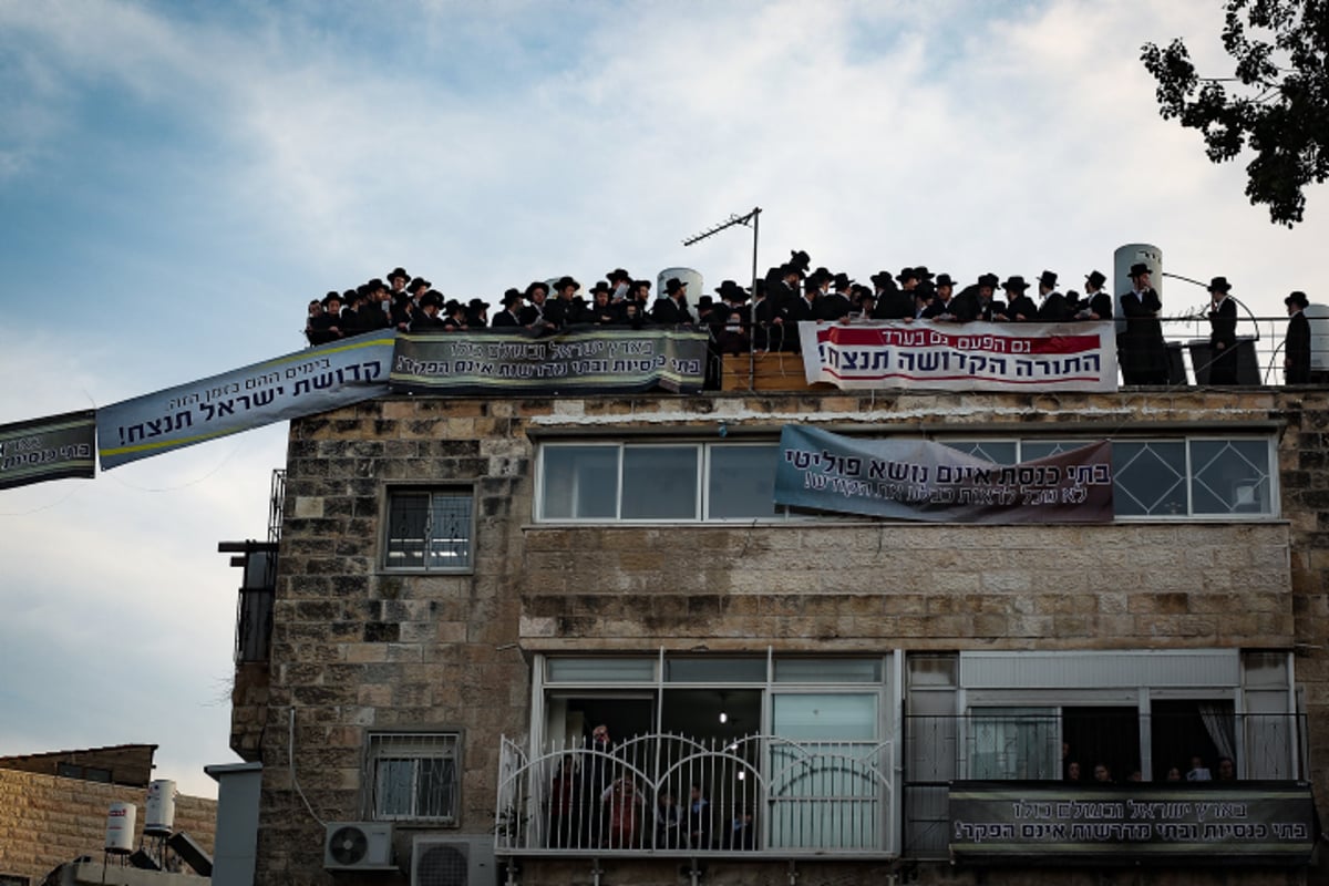 צפו בגלריה: מפגן הכוח של רבבות חסידי גור בירושלים