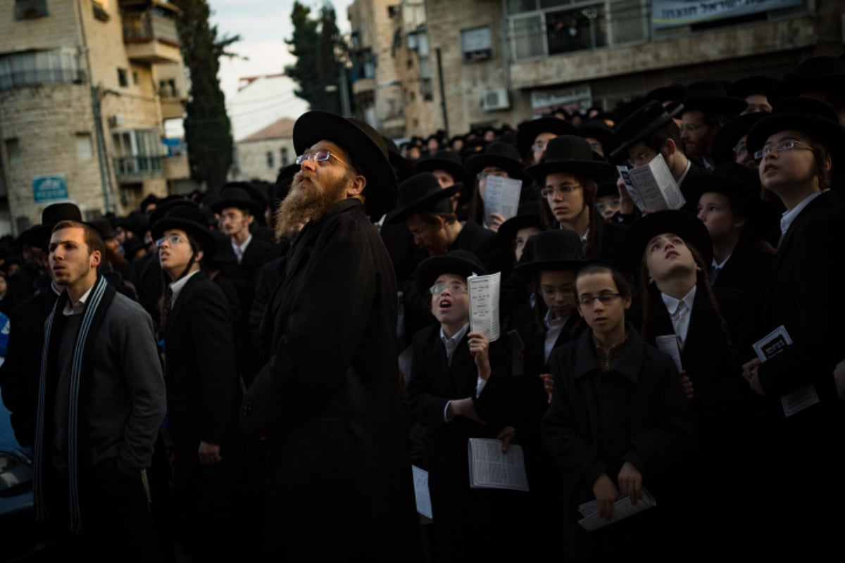 צפו בגלריה: מפגן הכוח של רבבות חסידי גור בירושלים