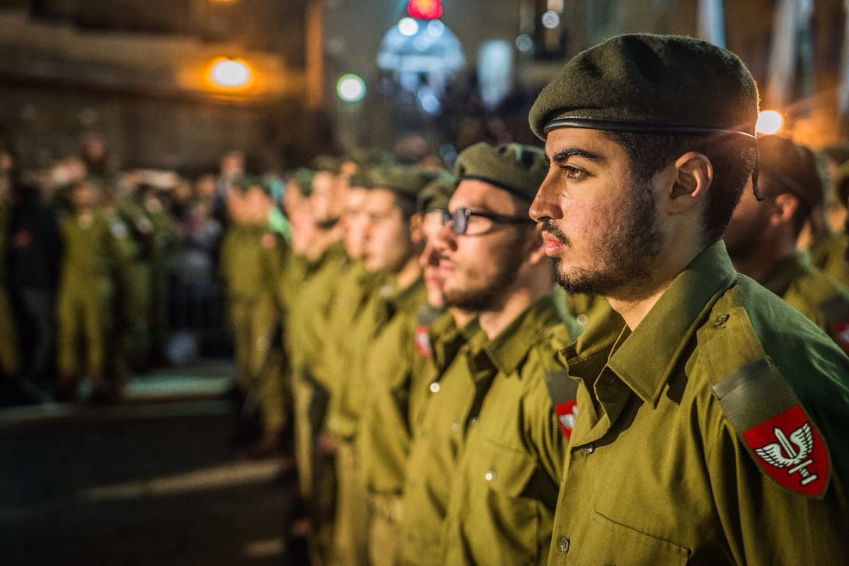 הלוחמים החרדים בכותל. הערב