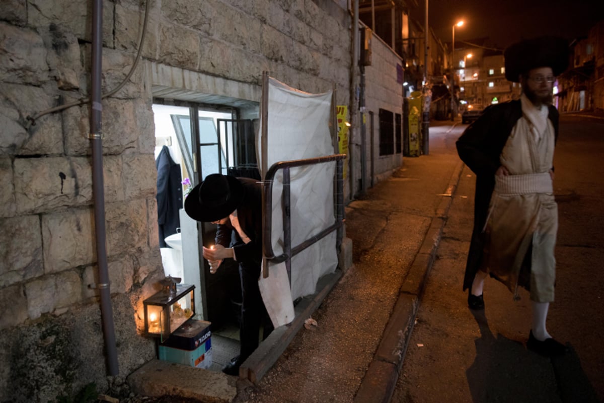 הדלקת נר ראשון במאה שערים | גלריה