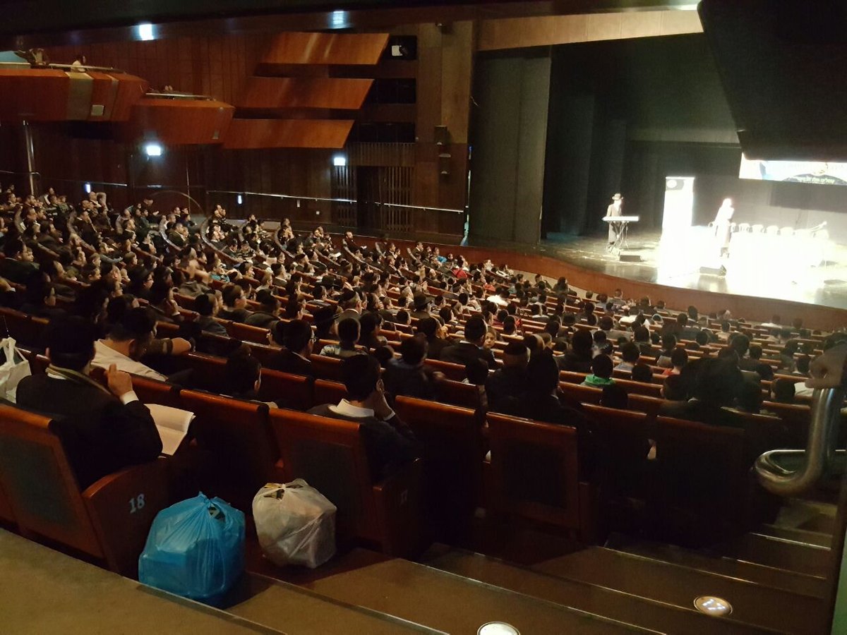 ילדי ה'חיידרים' זעקו בתפילה למען מרן הגראי"ל שטיינמן