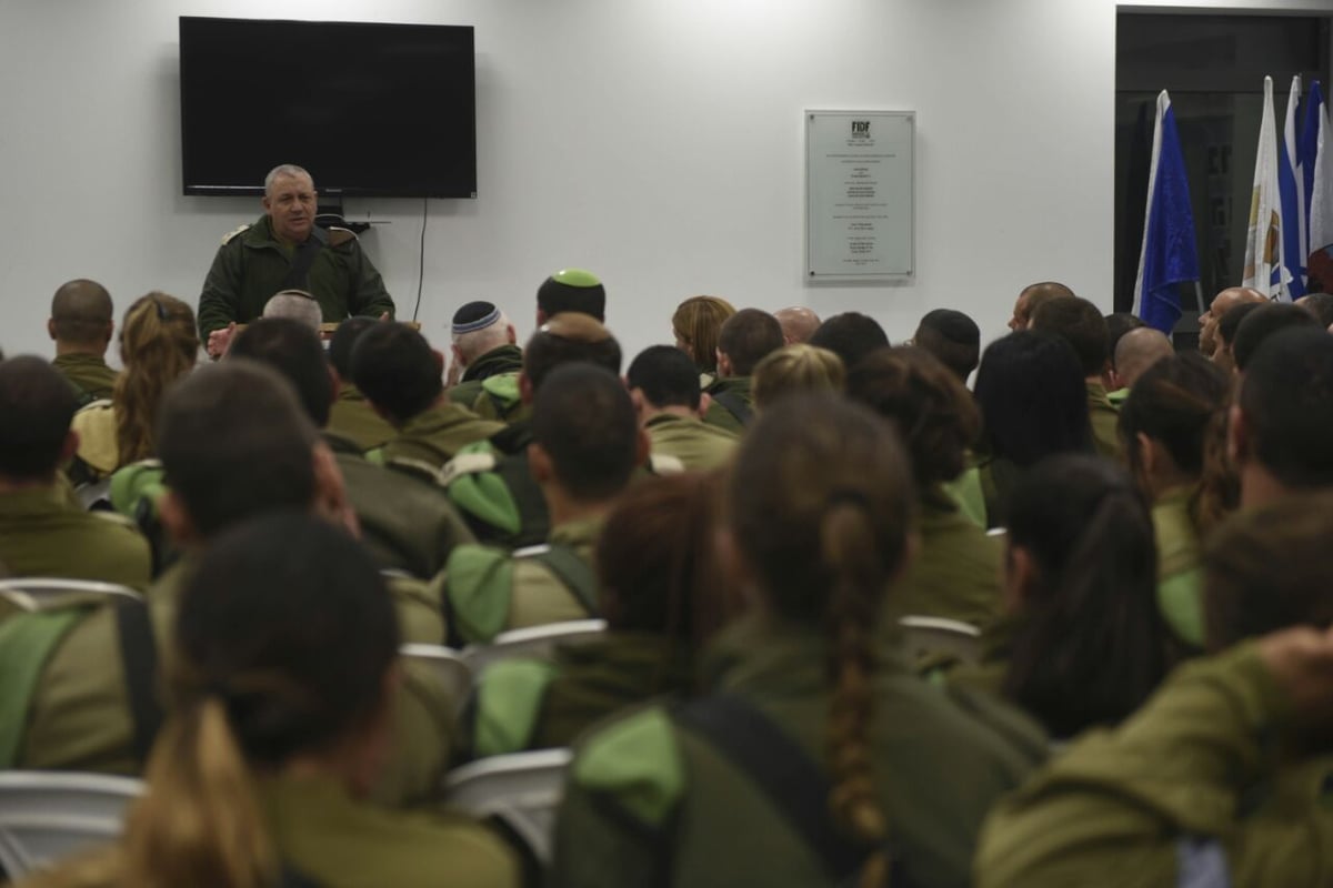 בהדלקת נרות: הרב הצבאי "חיזק" לוחמות