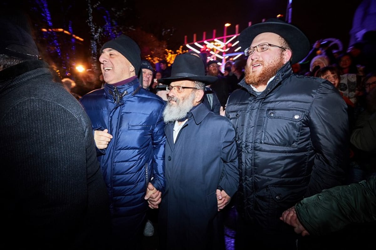 25 שנה ל'פרסומי ניסא' במרכז מוסקבה. צפו