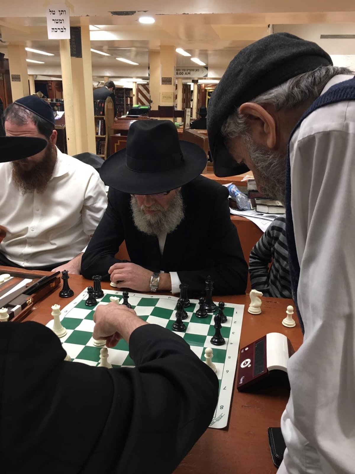 השחמט של ליל ה'ניטל' בחב"ד | תיעוד