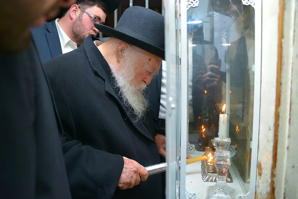 תיעוד מיוחד: נר חמישי עם מרן שר התורה הגר"ח קנייבסקי