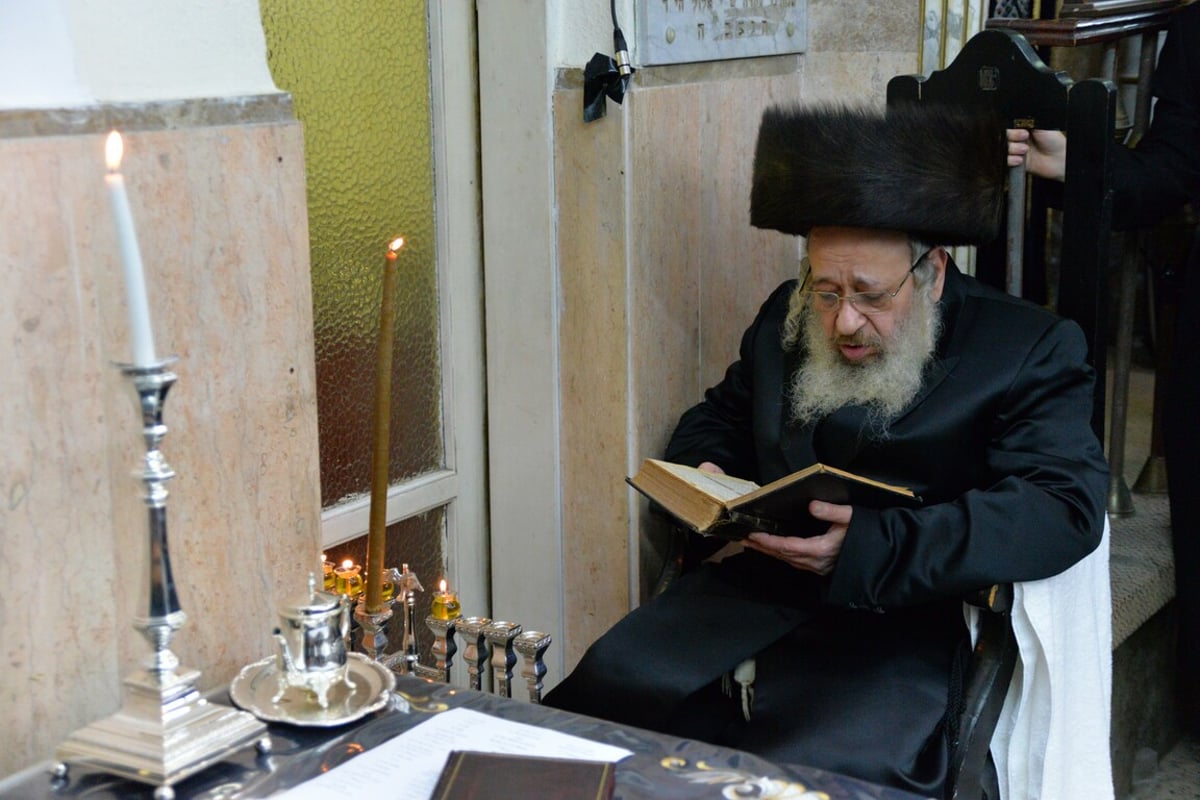 תיעוד: ההדלקה של האדמו"ר מדעעש