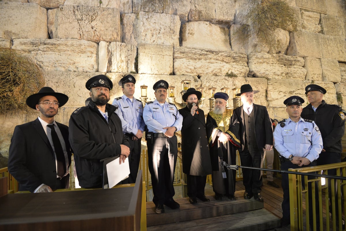 הגר"י יוסף בכותל: ארה"ב זנחה אותנו, לסמוך רק על הקב"ה