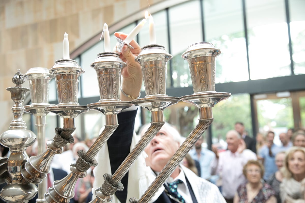 הריקוד החסידי של ראש ממשלת אוסטרליה ורב בית הכנסת