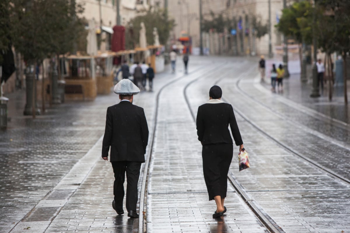 להחזיר את הקרבה גם ביום-יום. אילוסטרציה.