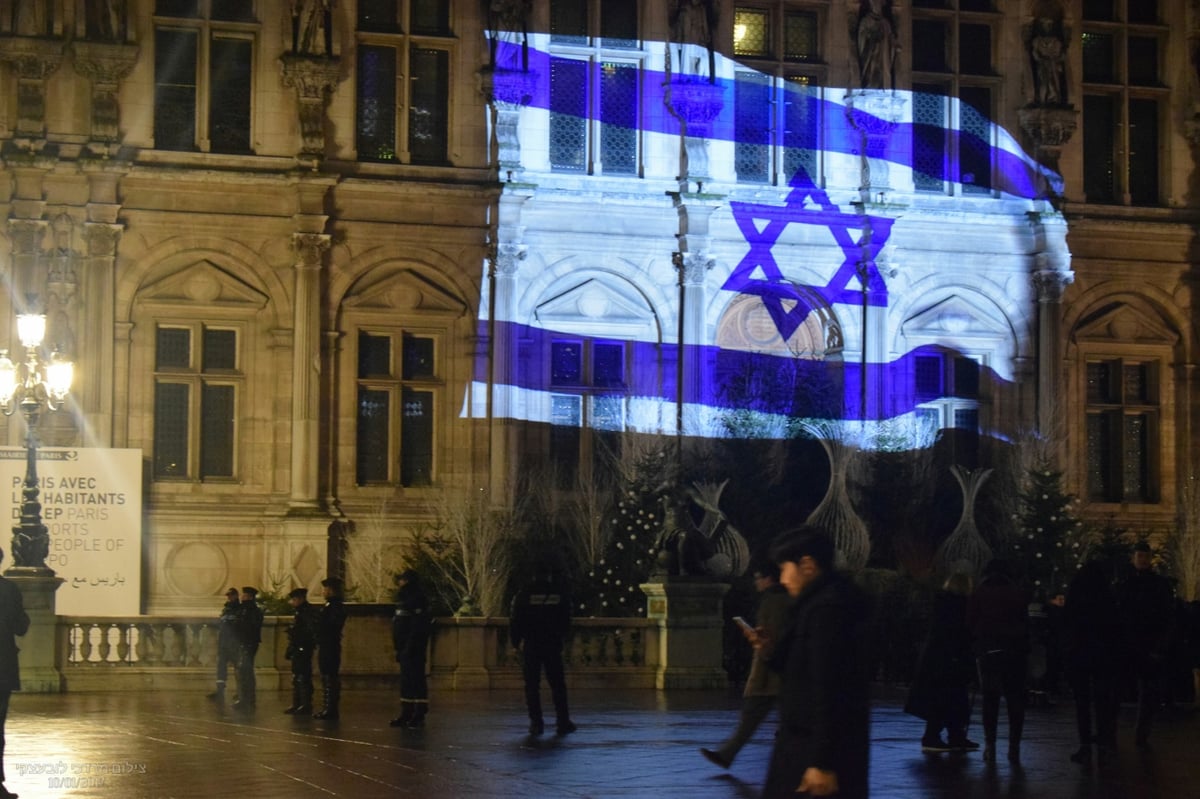 מזדהים: דגל ישראל על בניין עיריית פריז | צפו