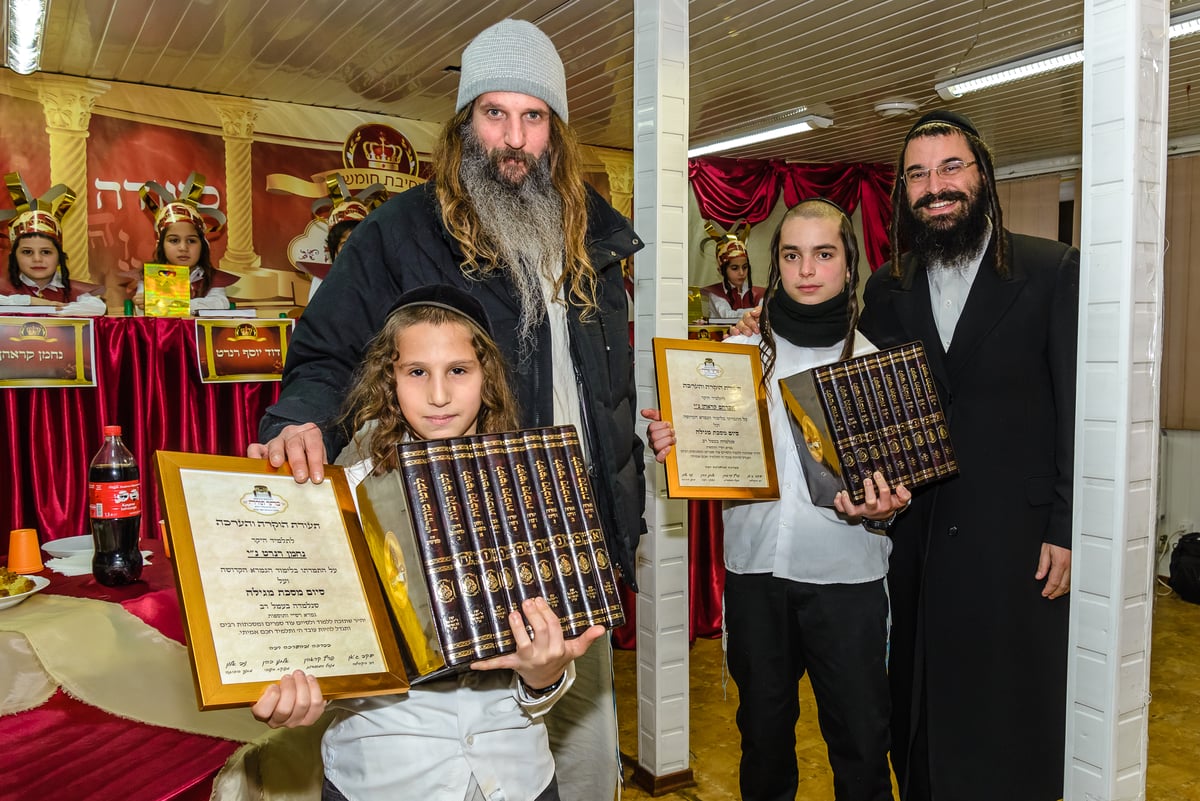 מעמד מסיבת חומש באומן שבאוקראינה. צפו