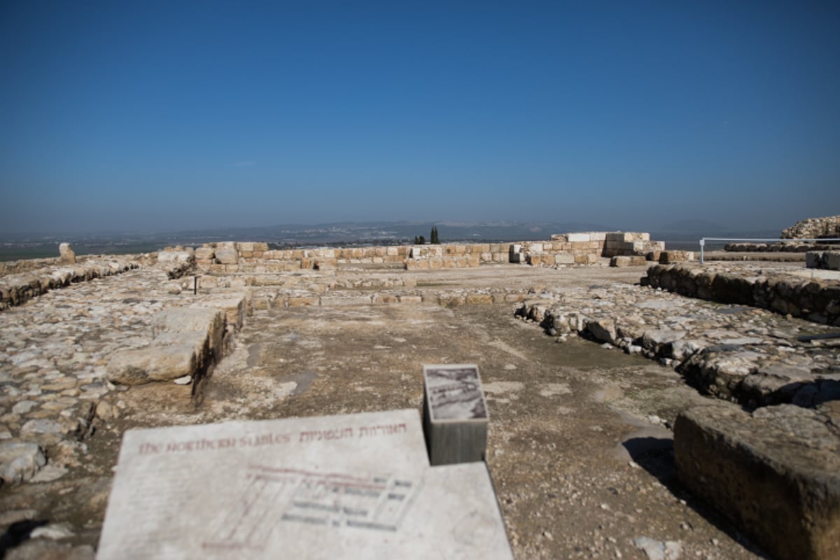 בעדשת המצלמה: טיול בתל מגידו. צפו