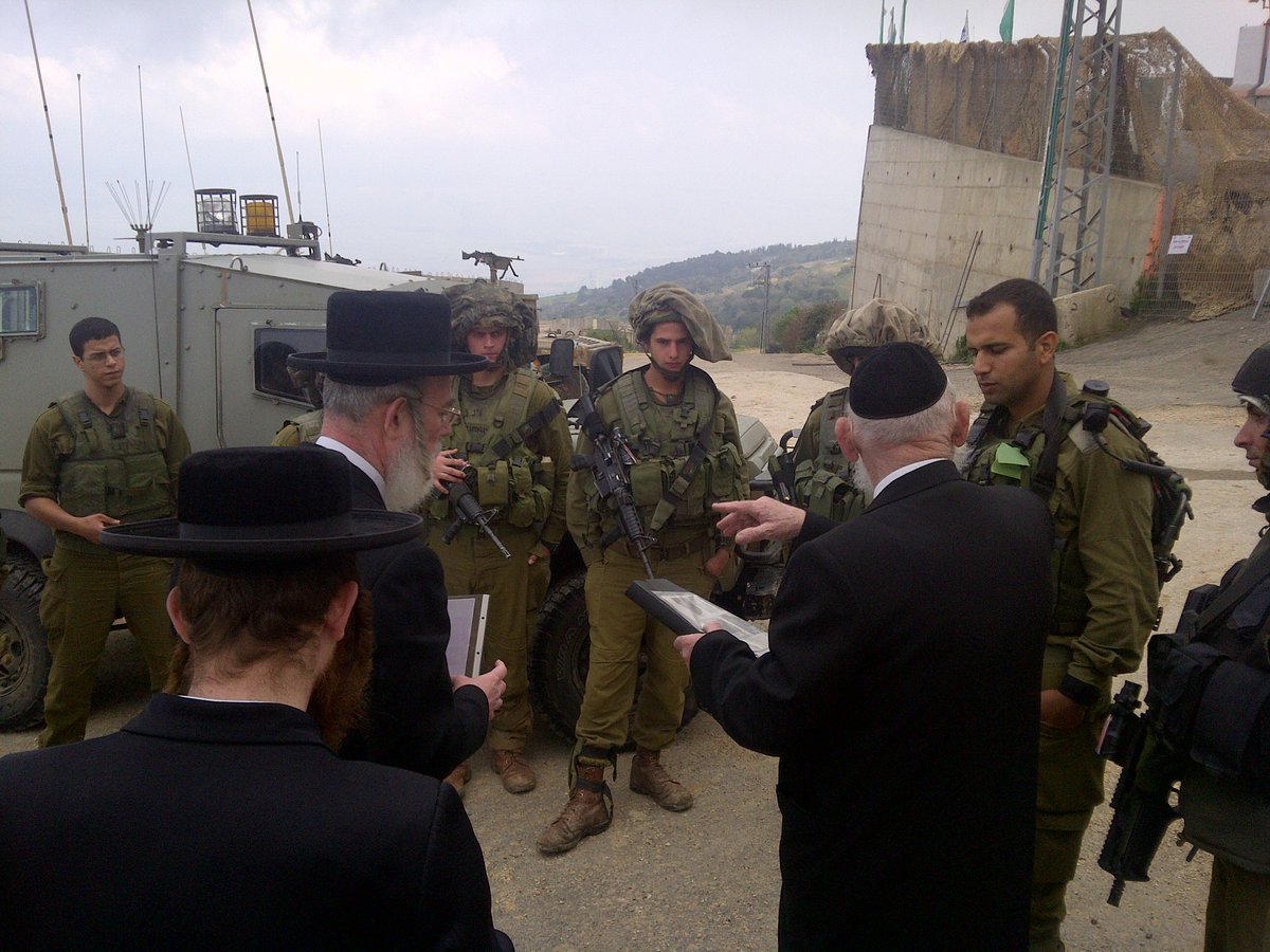 הרב מנשה אייכלר בפעילות למען המקומות הקדושים