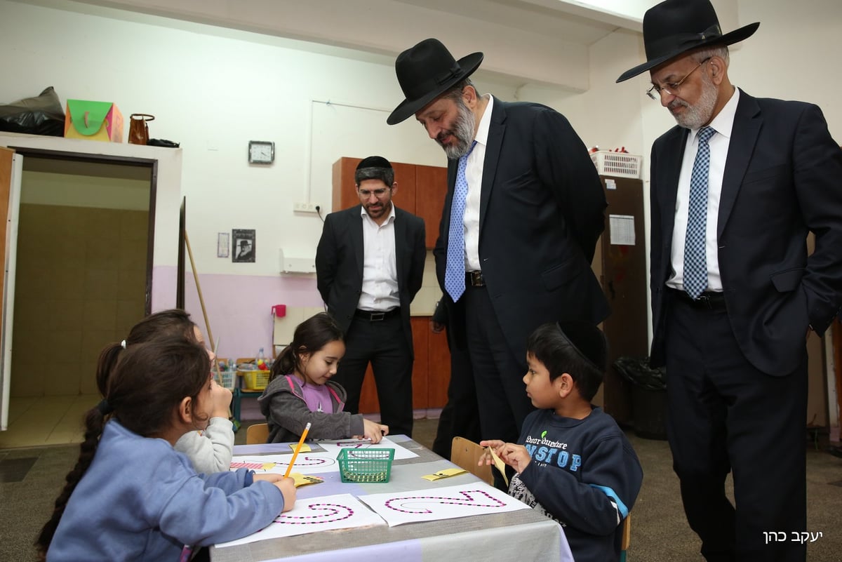 השר דרעי בביקור ברמלה: "נדאג לישיבות וסמינרים בעיר"