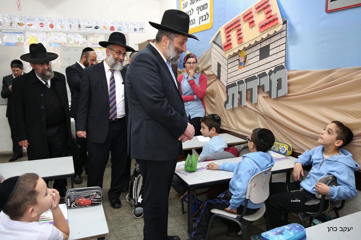 השר דרעי בביקור ברמלה: "נדאג לישיבות וסמינרים בעיר"