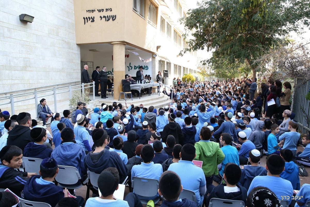 השר דרעי בביקור ברמלה: "נדאג לישיבות וסמינרים בעיר"