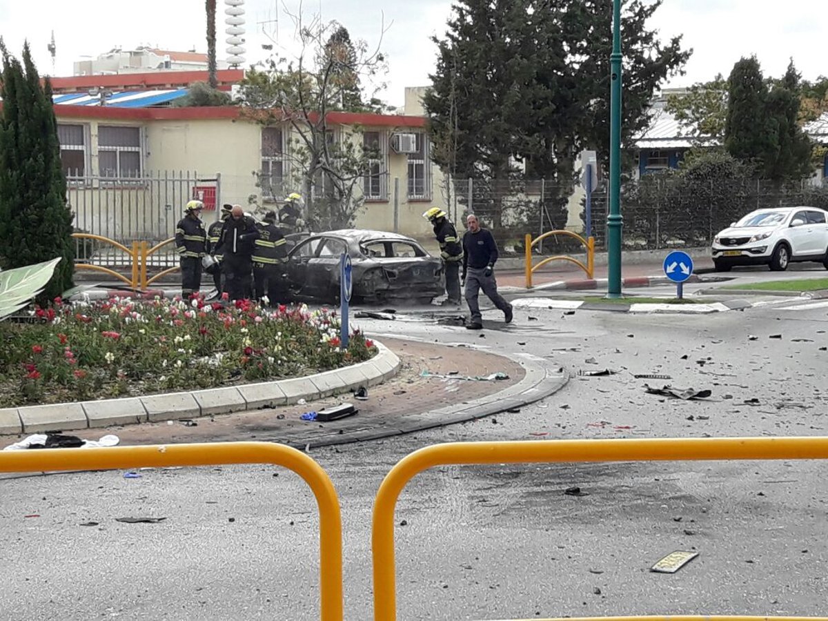 רכב התפוצץ  ועלה באש; הרוג ו-2 פצועים