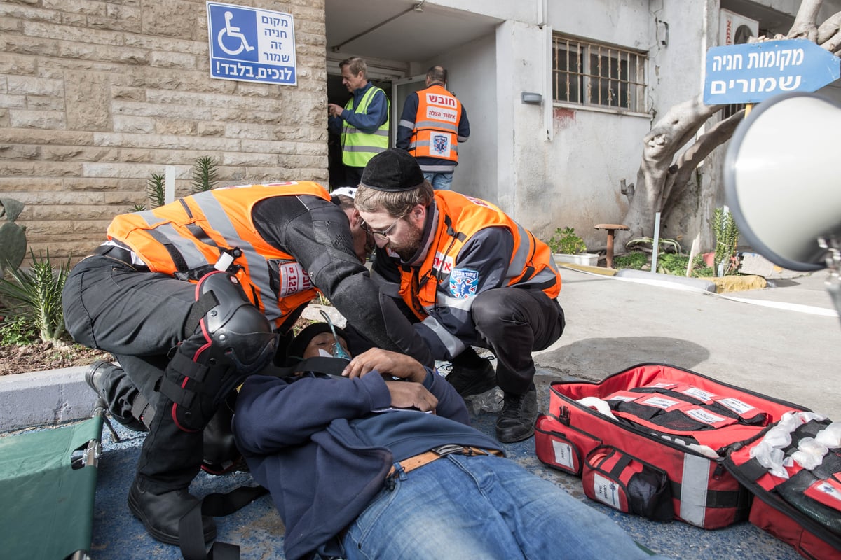 "איחוד הצלה" וכוחות החירום תרגלו פעולות חילוץ לכודים מבניין בוער