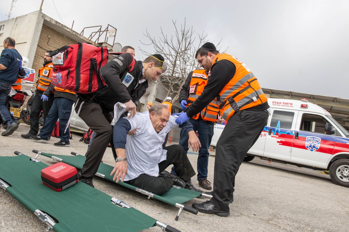 "איחוד הצלה" וכוחות החירום תרגלו פעולות חילוץ לכודים מבניין בוער