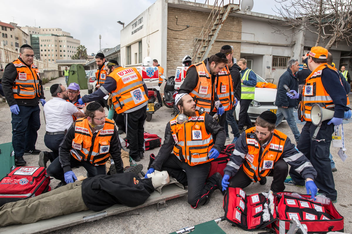 "איחוד הצלה" וכוחות החירום תרגלו פעולות חילוץ לכודים מבניין בוער