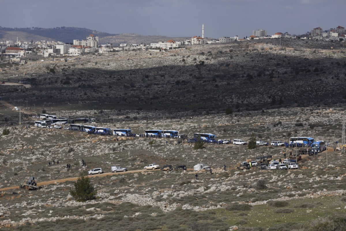 תיעוד ענק: המבצע לפינוי עמונה בתמונות