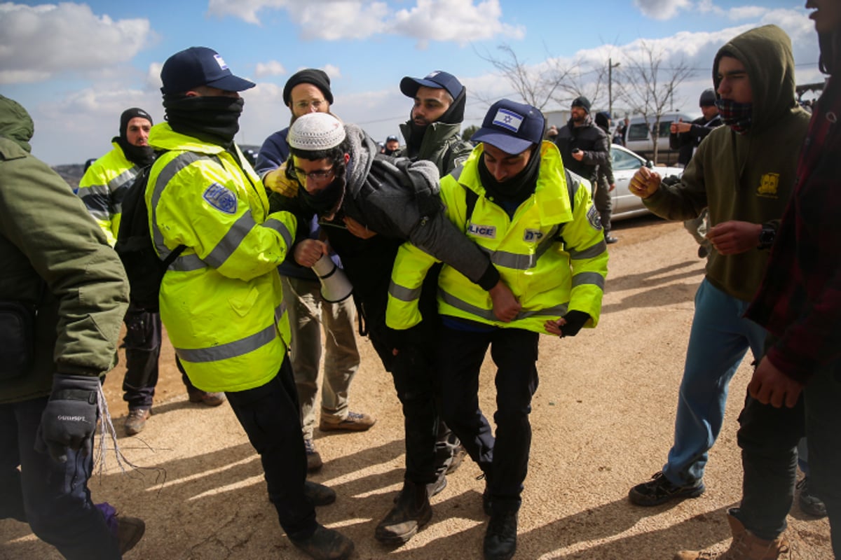 תיעוד ענק: המבצע לפינוי עמונה בתמונות