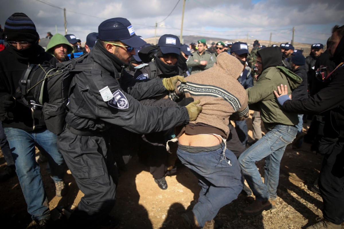 תיעוד ענק: המבצע לפינוי עמונה בתמונות