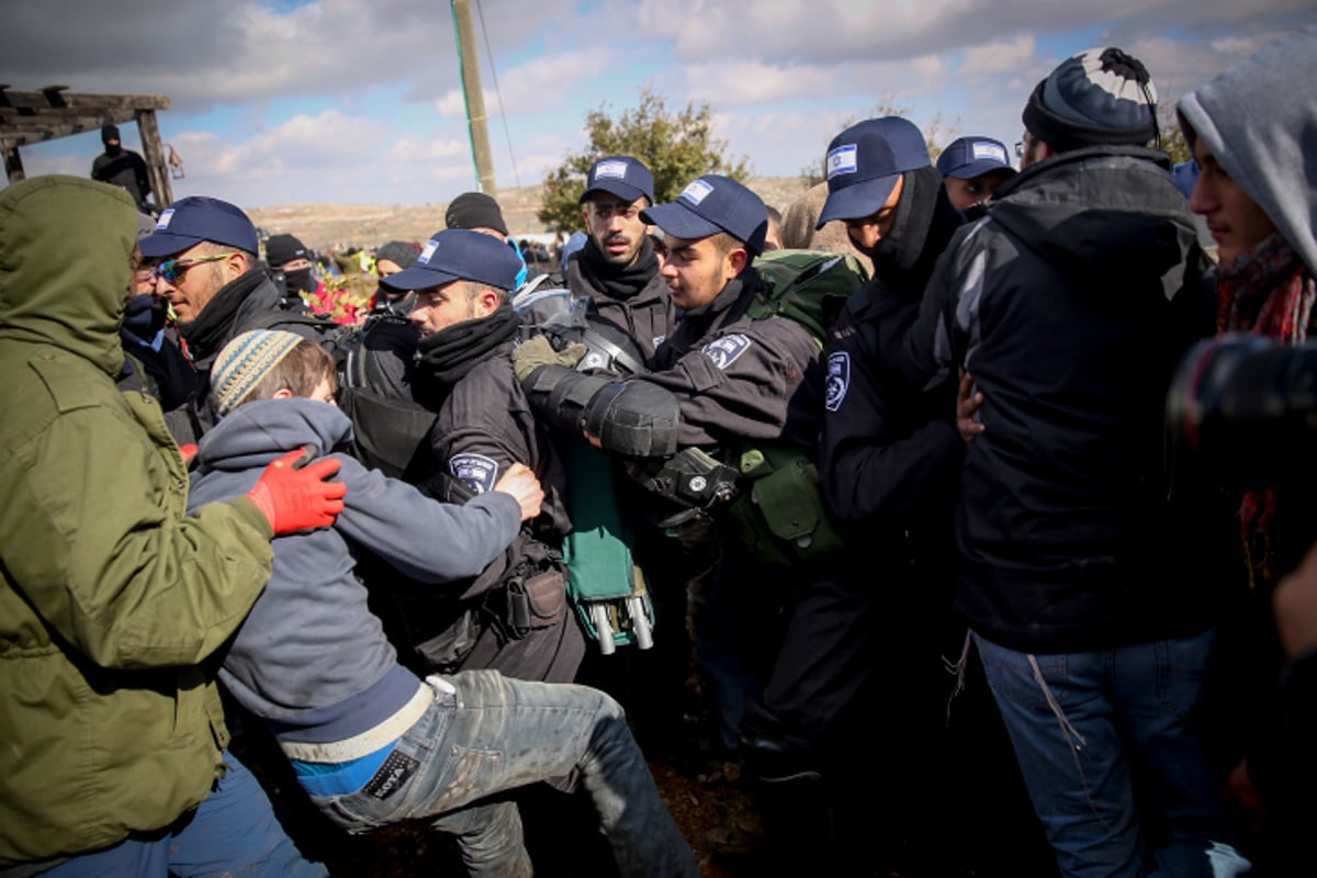 תיעוד ענק: המבצע לפינוי עמונה בתמונות