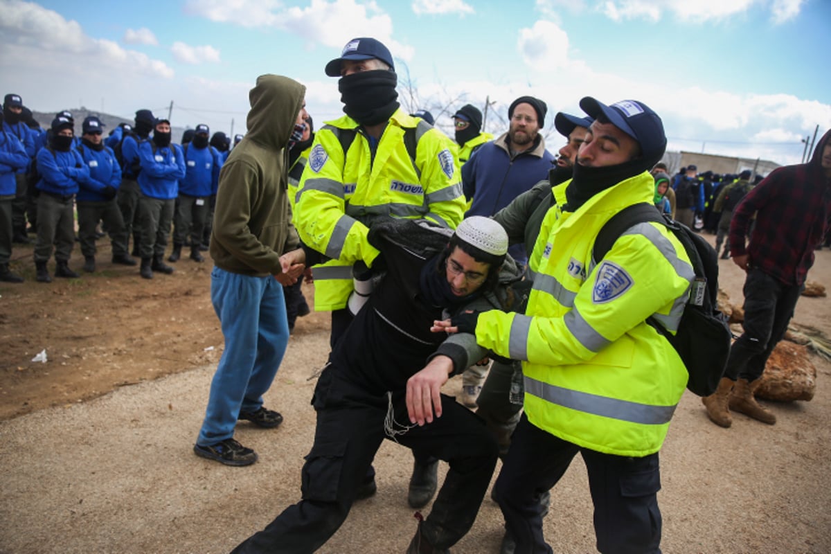 תיעוד ענק: המבצע לפינוי עמונה בתמונות