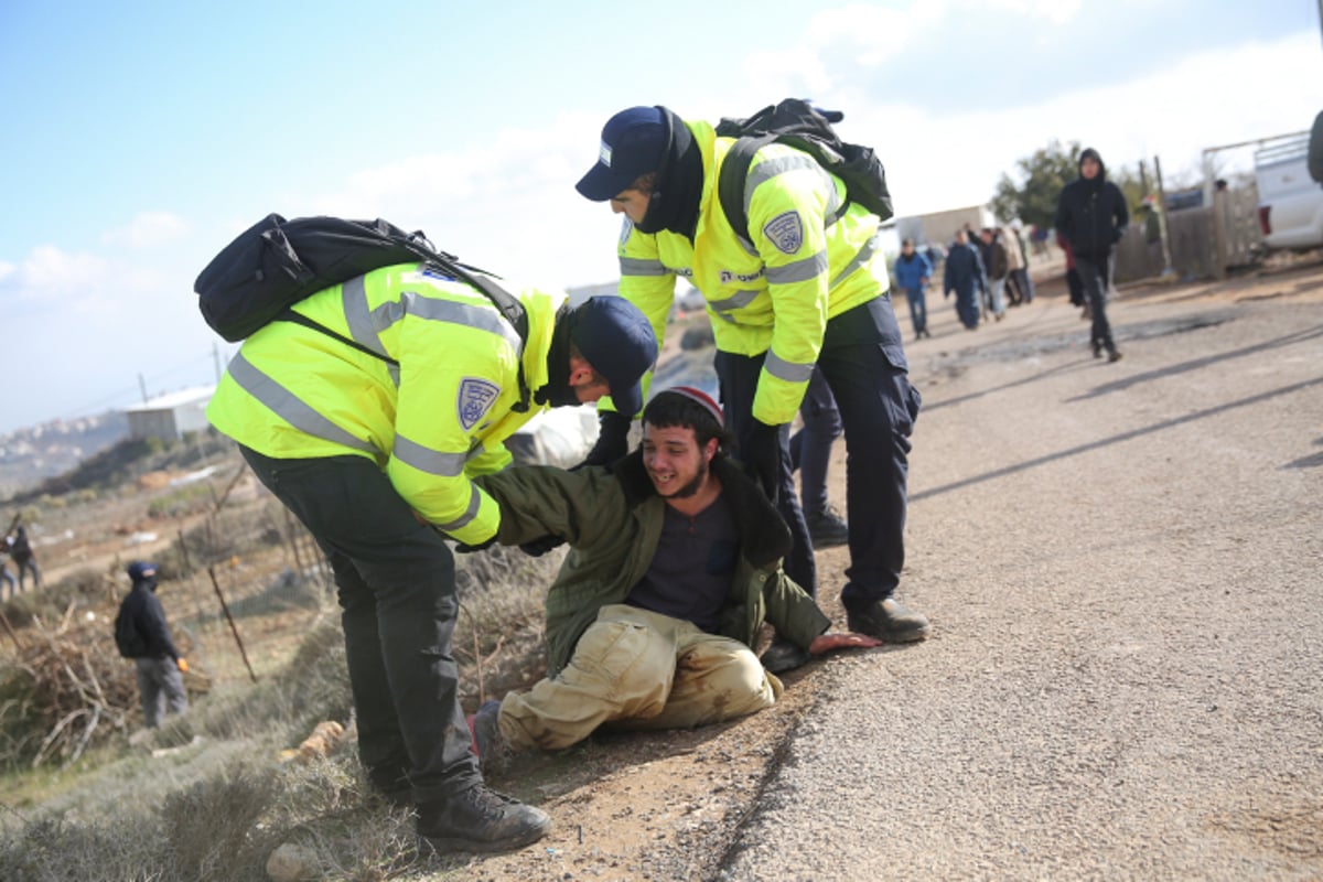 תיעוד ענק: המבצע לפינוי עמונה בתמונות