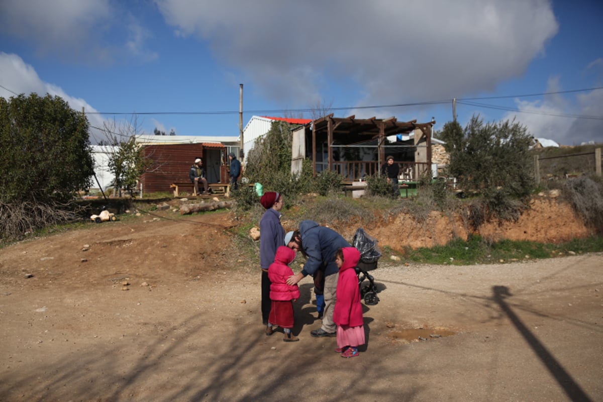 תיעוד ענק: המבצע לפינוי עמונה בתמונות