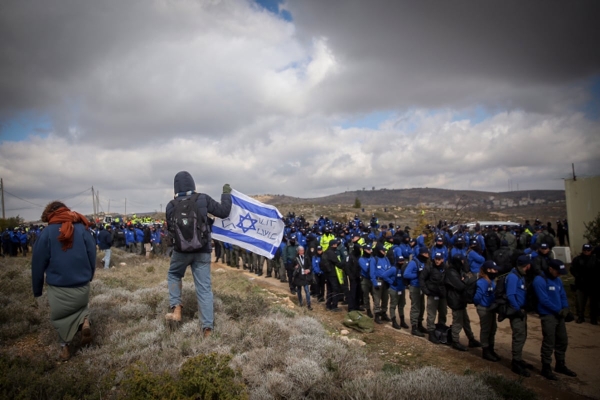 תיעוד ענק: המבצע לפינוי עמונה בתמונות