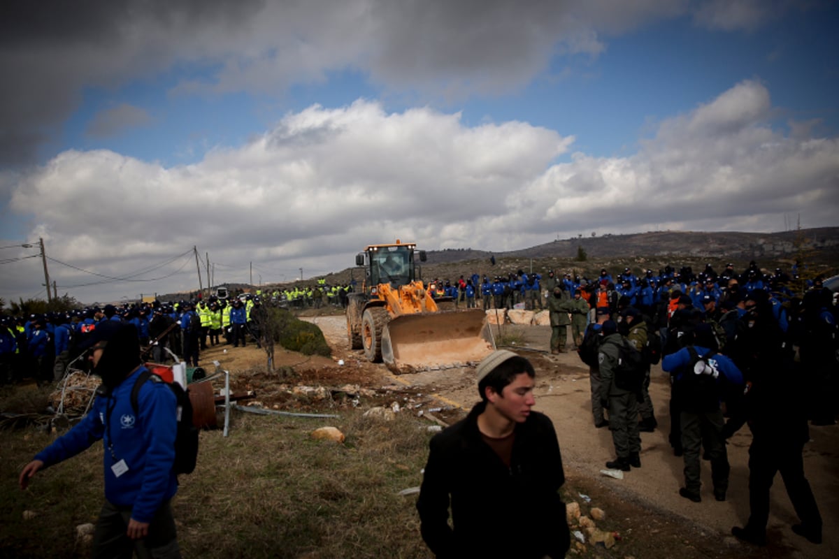 תיעוד ענק: המבצע לפינוי עמונה בתמונות