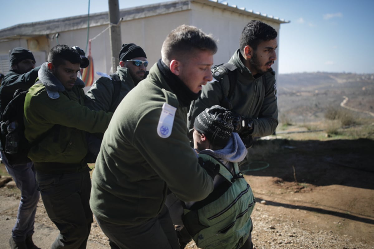 הפינוי האלים של בית הכנסת בעמונה | צפו בגלריה