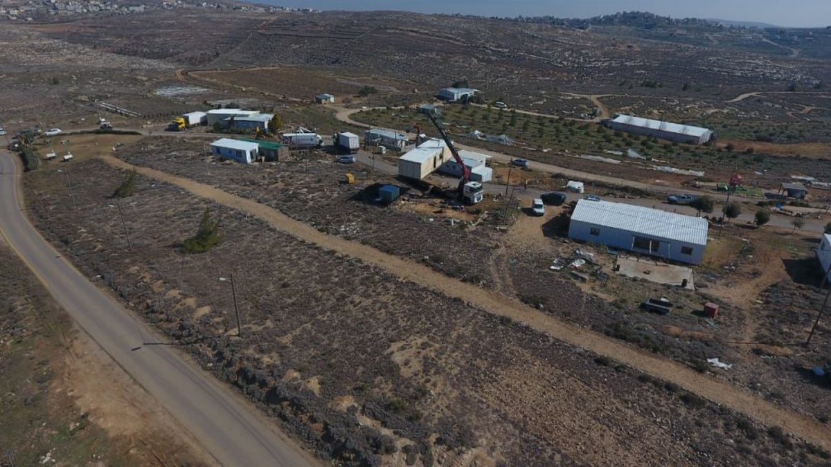 החל פינוי והרס המבנים בישוב עמונה. צפו