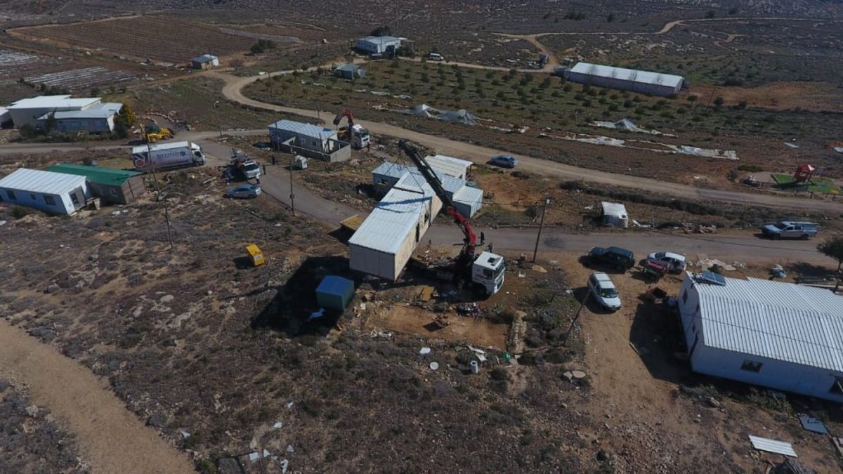 החל פינוי והרס המבנים בישוב עמונה. צפו